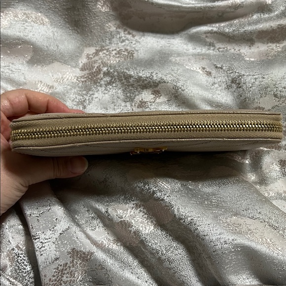 CASSANDRE MATELASSÉ ZIP AROUND WALLET IN GRAIN DE POUDRE LEATHER - Picture 5 of 10